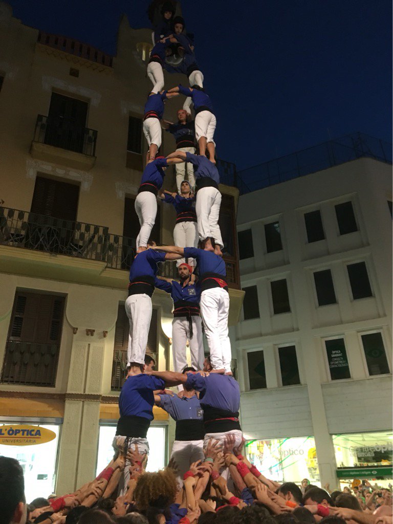 3 de 8 dels Castellers de la Vila de Gràcia / Foto: @AjSitges